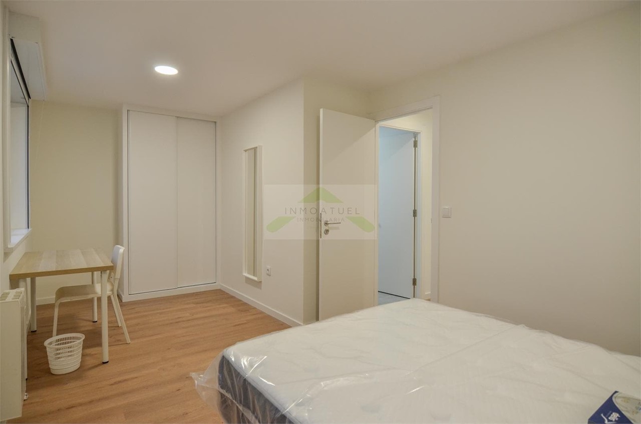 Foto 15 ESTUDIANTES.- Piso de 108m2 y cuatro dormitorios (completamente reformado), zona R.Outeiro.- 