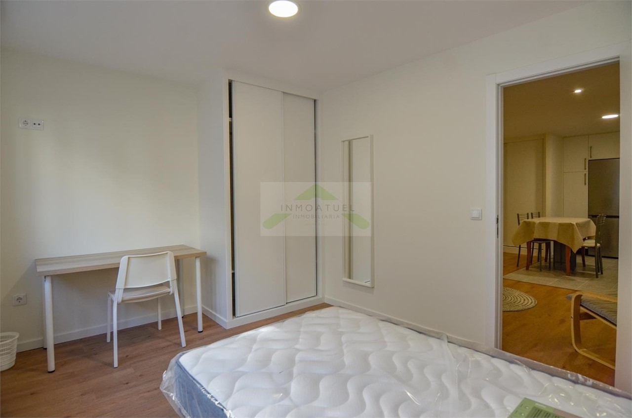 Foto 9 ESTUDIANTES.- Piso de 108m2 y cuatro dormitorios (completamente reformado), zona R.Outeiro.- 