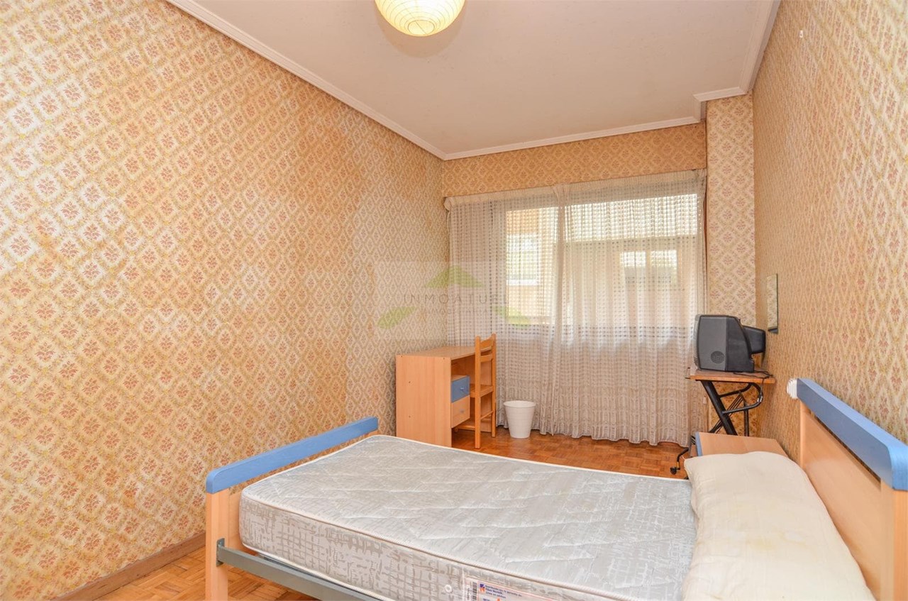 Foto 20 ESTUDIANTES.- Piso de 111m2 de cuatro dormitorios. Zona Mallos a 300 metros de la Renfe (Intermodal)