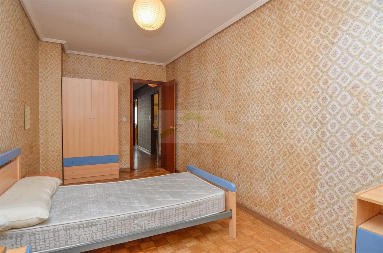 Foto 21 ESTUDIANTES.- Piso de 111m2 de cuatro dormitorios. Zona Mallos a 300 metros de la Renfe (Intermodal)