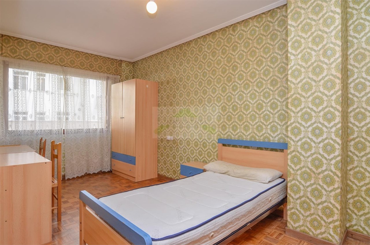 Foto 23 ESTUDIANTES.- Piso de 111m2 de cuatro dormitorios. Zona Mallos a 300 metros de la Renfe (Intermodal)