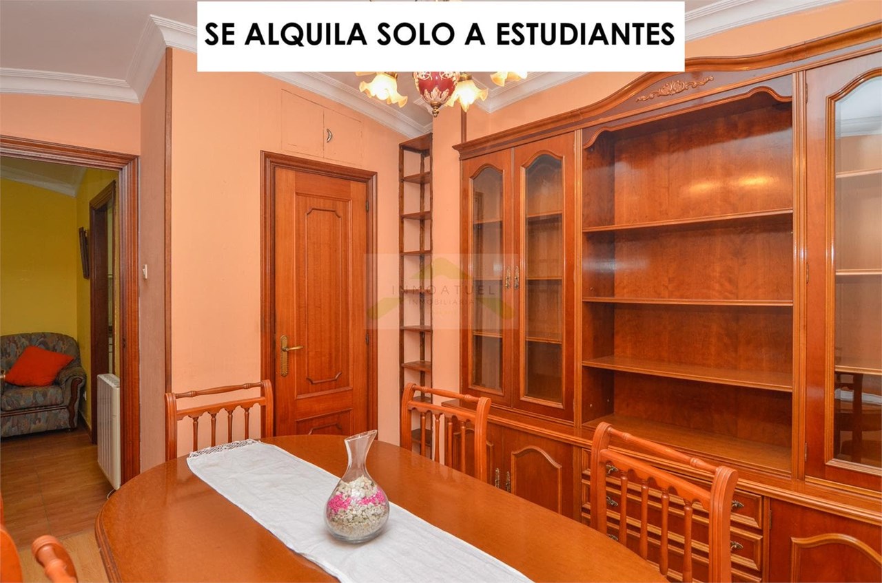 Foto 12 ESTUDIANTES.- Piso de 69m2, zona Sagrada Familia, próximo a Ronda de Outeiro.-