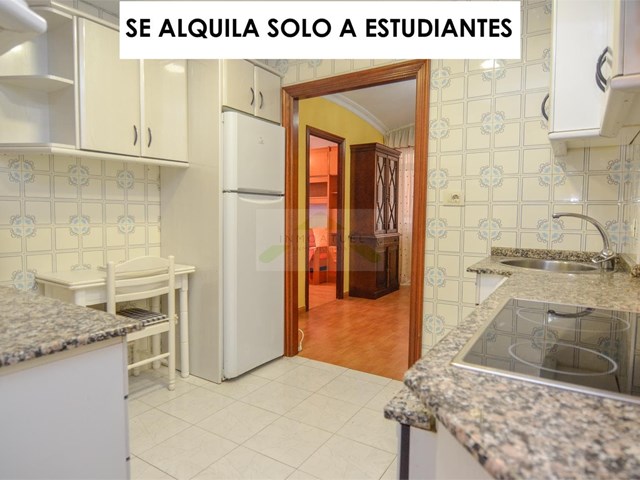 ESTUDIANTES.- Piso de 69m2, zona Sagrada Familia, próximo a Ronda de Outeiro.- - A Coruña