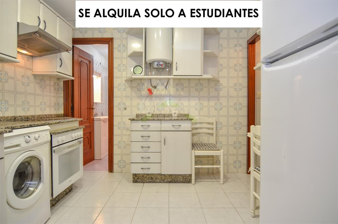 Foto 3 ESTUDIANTES.- Piso de 69m2, zona Sagrada Familia, próximo a Ronda de Outeiro.-