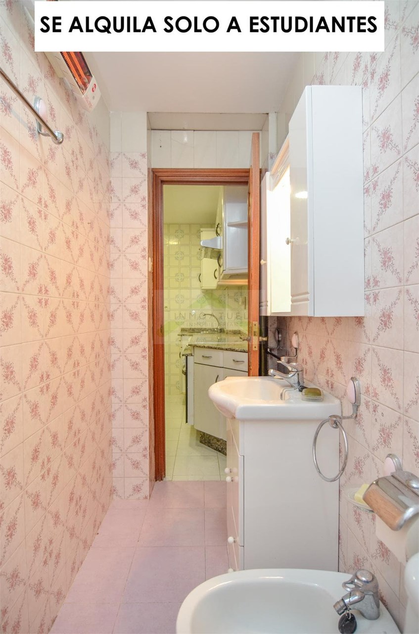 Foto 5 ESTUDIANTES.- Piso de 69m2, zona Sagrada Familia, próximo a Ronda de Outeiro.-