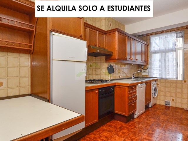 ESTUDIANTES.- Piso de 70m2 muy soleado sobre Ronda de Outeiro.-  - A Coruña