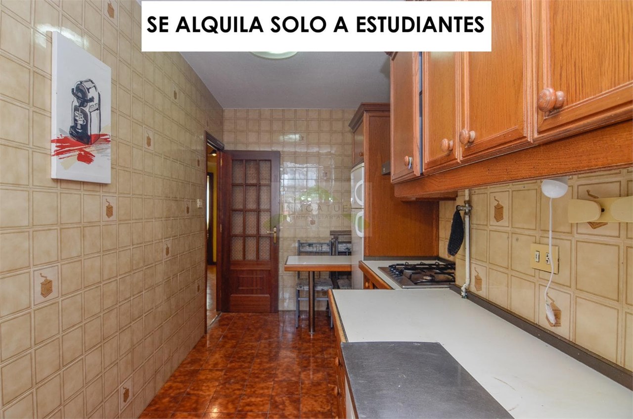 Foto 4 ESTUDIANTES.- Piso de 70m2 muy soleado sobre Ronda de Outeiro.- 