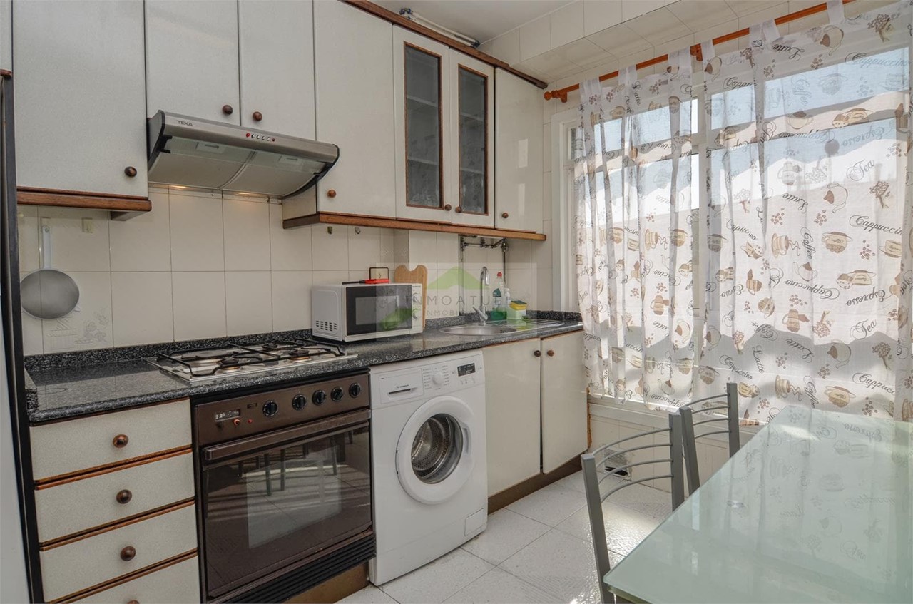 Foto 3 ESTUDIANTES.- Piso de 84m2, zona Mallos (Avenida Mallos), próximo a la Renfe.- 
