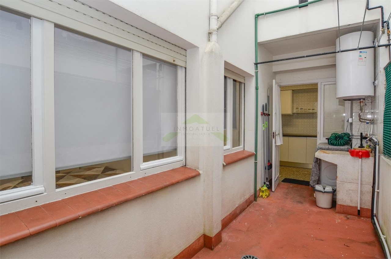 Foto 10 ESTUDIANTES.- Piso de 84m2, zona Santa Cristina (Oleiros), primera línea de playa.-