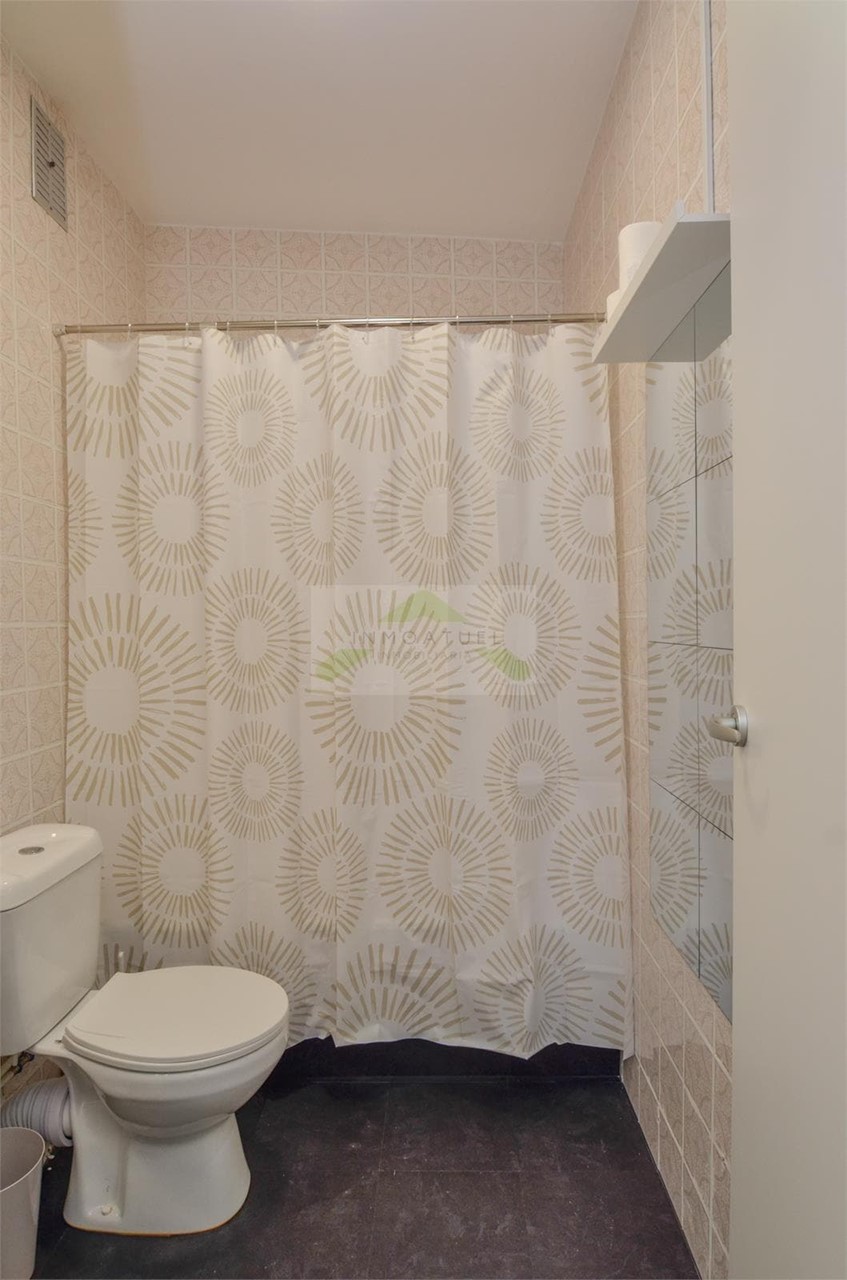 Foto 14 ESTUDIANTES.- Piso de 84m2, zona Santa Cristina (Oleiros), primera línea de playa.-