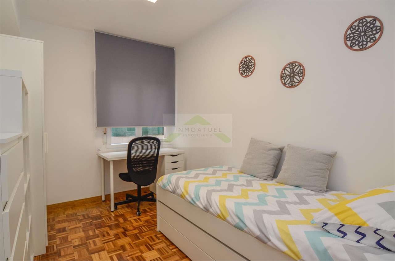 Foto 15 ESTUDIANTES.- Piso de 84m2, zona Santa Cristina (Oleiros), primera línea de playa.-