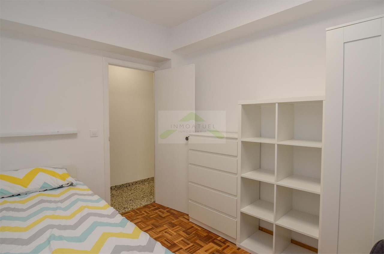 Foto 17 ESTUDIANTES.- Piso de 84m2, zona Santa Cristina (Oleiros), primera línea de playa.-