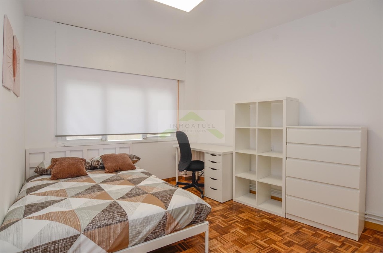 Foto 18 ESTUDIANTES.- Piso de 84m2, zona Santa Cristina (Oleiros), primera línea de playa.-