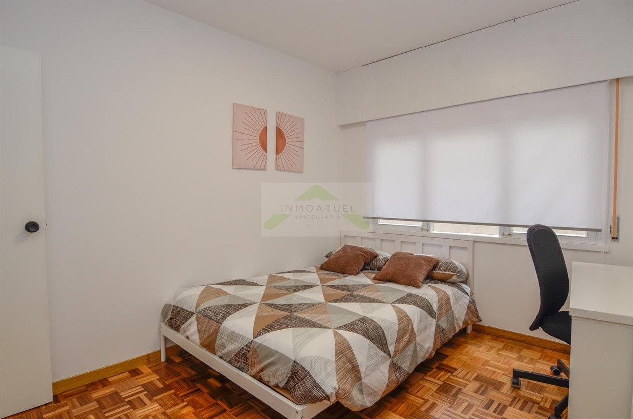 Foto 19 ESTUDIANTES.- Piso de 84m2, zona Santa Cristina (Oleiros), primera línea de playa.-