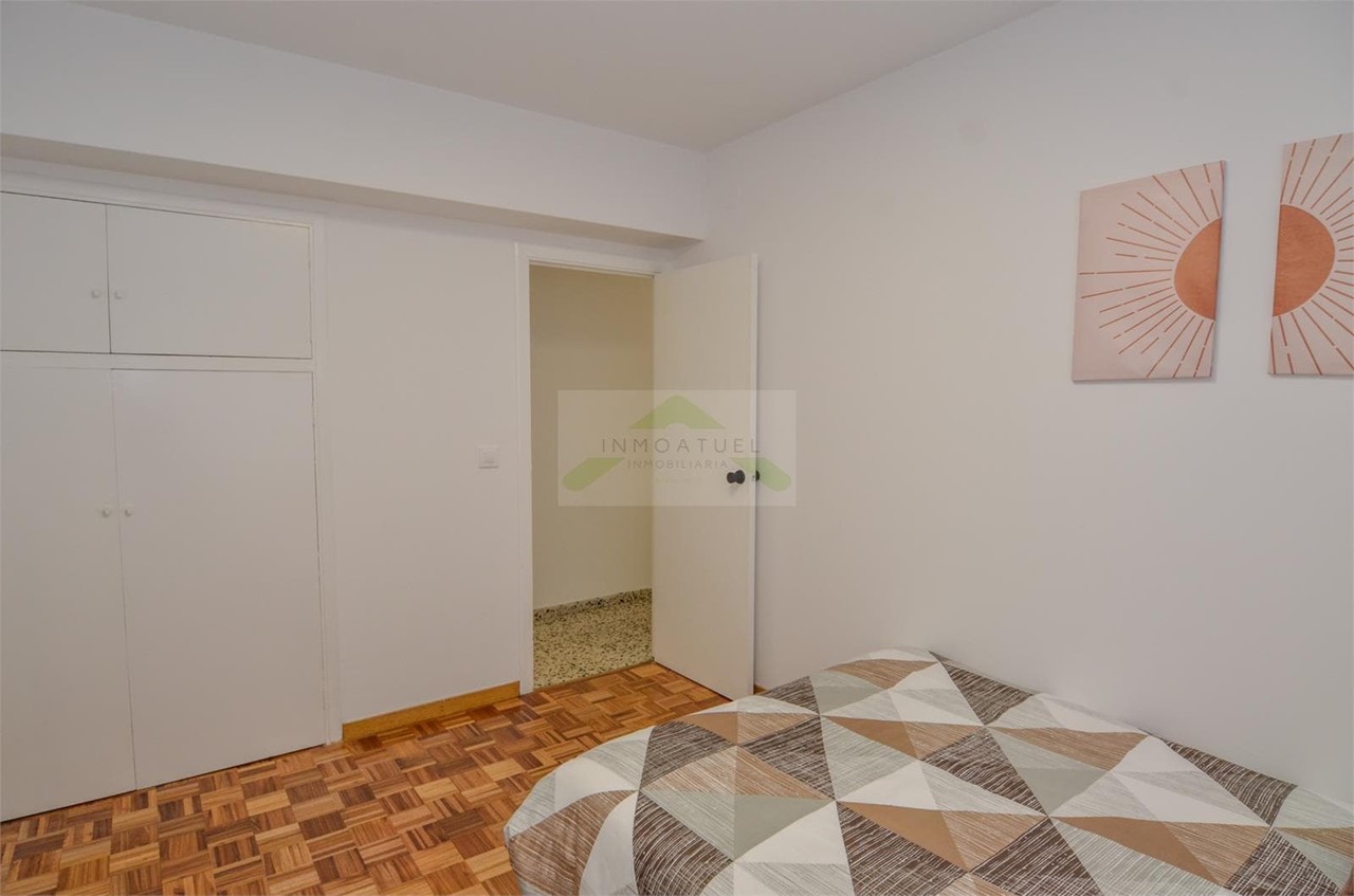 Foto 20 ESTUDIANTES.- Piso de 84m2, zona Santa Cristina (Oleiros), primera línea de playa.-