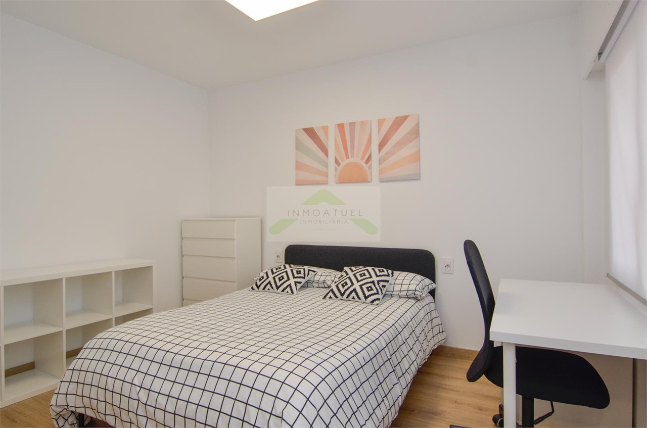 Foto 21 ESTUDIANTES.- Piso de 84m2, zona Santa Cristina (Oleiros), primera línea de playa.-