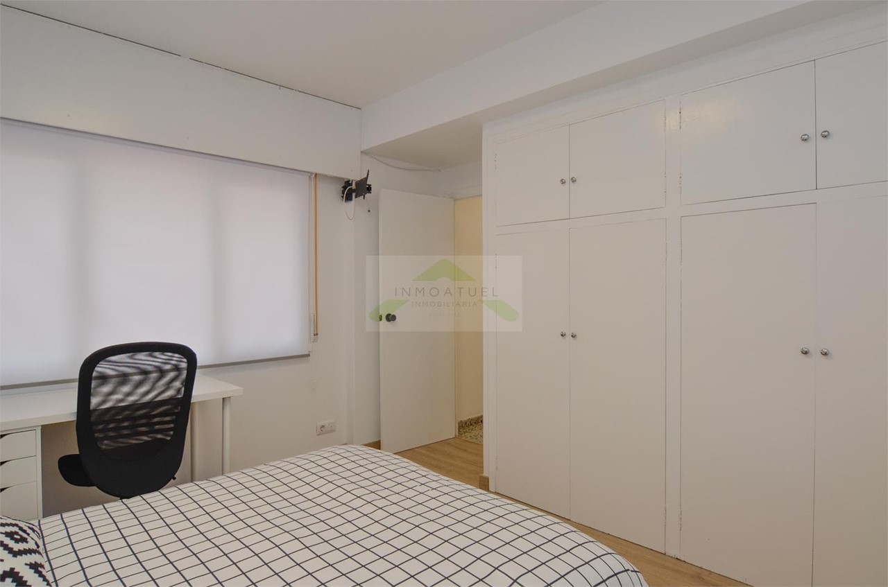 Foto 23 ESTUDIANTES.- Piso de 84m2, zona Santa Cristina (Oleiros), primera línea de playa.-