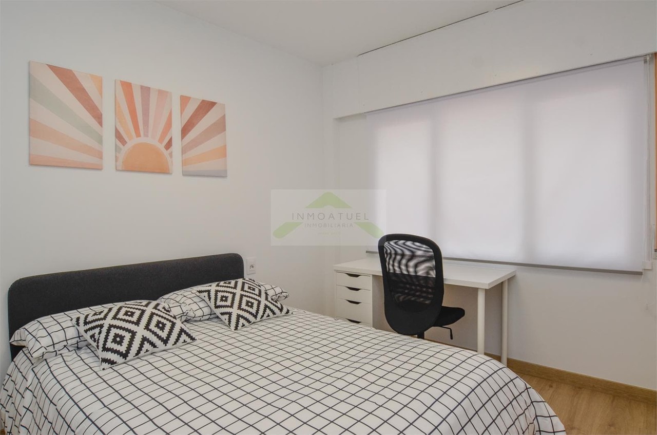Foto 24 ESTUDIANTES.- Piso de 84m2, zona Santa Cristina (Oleiros), primera línea de playa.-