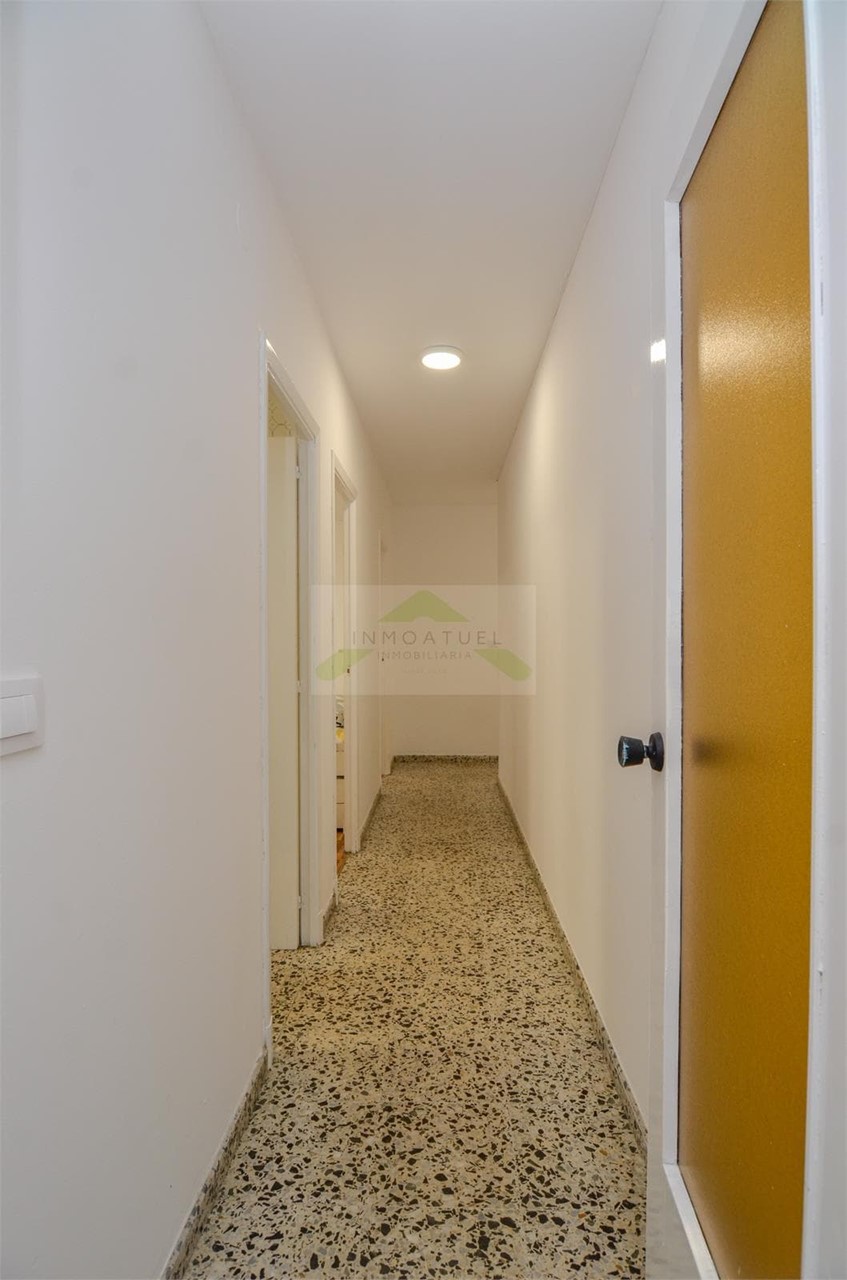 Foto 28 ESTUDIANTES.- Piso de 84m2, zona Santa Cristina (Oleiros), primera línea de playa.-