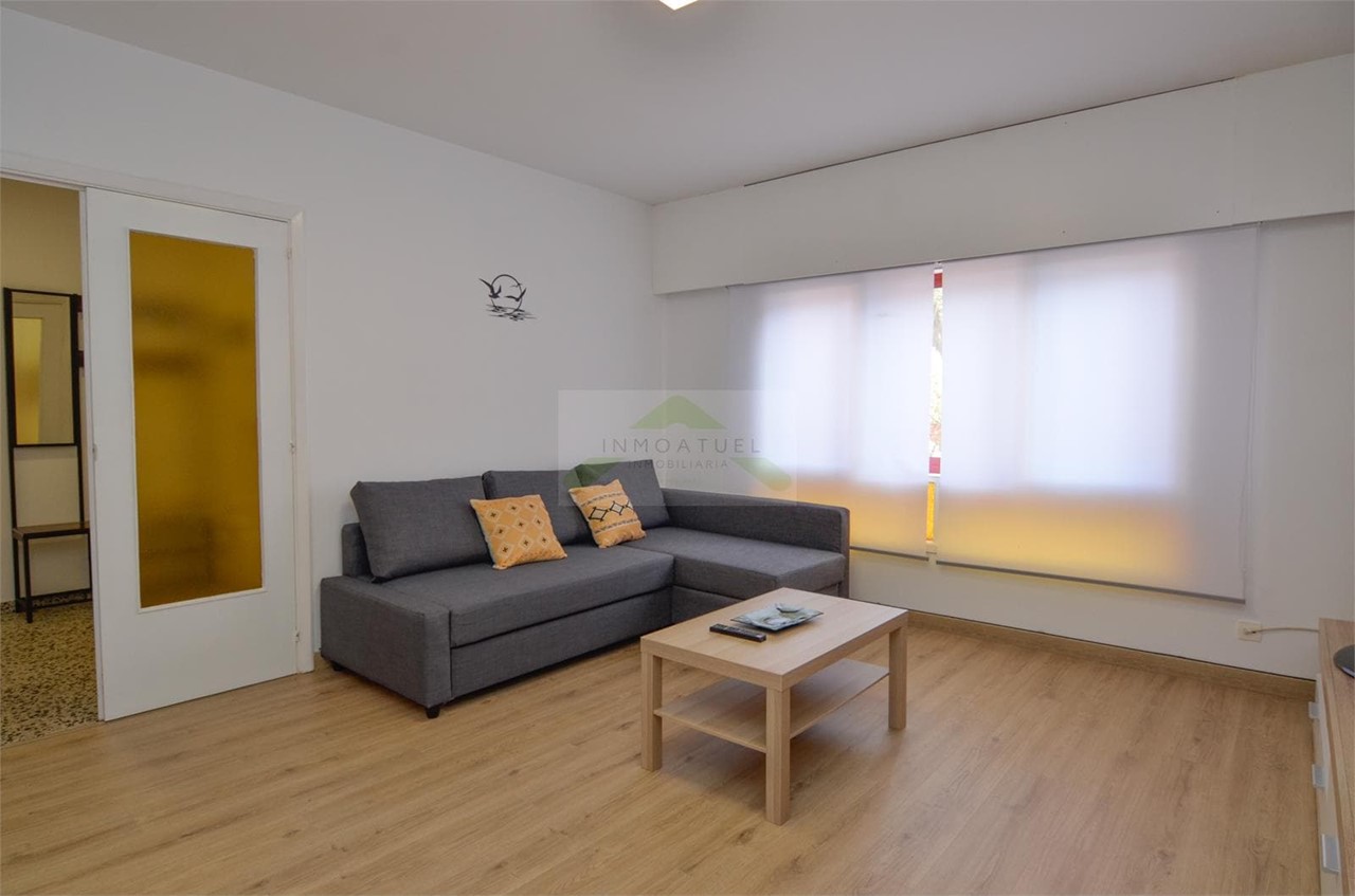 Foto 2 ESTUDIANTES.- Piso de 84m2, zona Santa Cristina (Oleiros), primera línea de playa.-