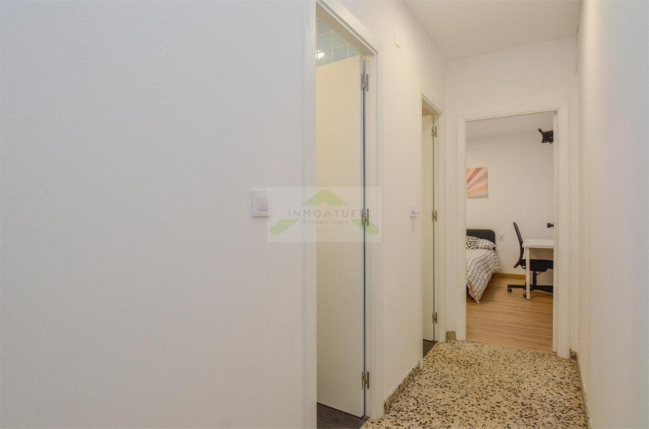Foto 30 ESTUDIANTES.- Piso de 84m2, zona Santa Cristina (Oleiros), primera línea de playa.-