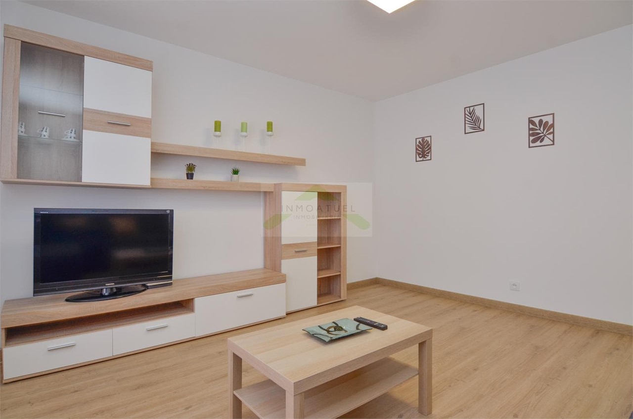 Foto 4 ESTUDIANTES.- Piso de 84m2, zona Santa Cristina (Oleiros), primera línea de playa.-