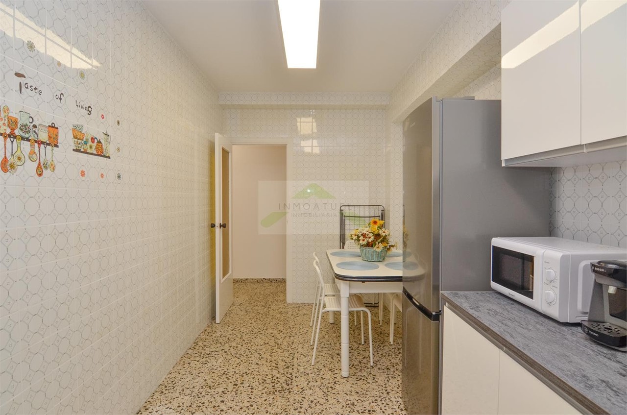 Foto 8 ESTUDIANTES.- Piso de 84m2, zona Santa Cristina (Oleiros), primera línea de playa.-