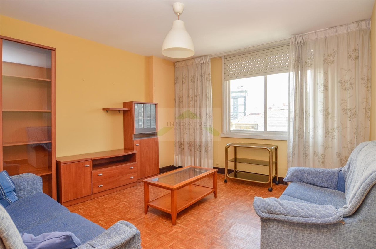 Foto 1 ESTUDIANTES.- Piso de 96m2, zona Mallos (Avenida Arteixo/Rda Outeiro).- 