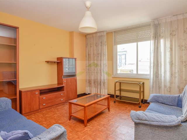 ESTUDIANTES.- Piso de 96m2, zona Mallos (Avenida Arteixo/Rda Outeiro).-  - A Coruña