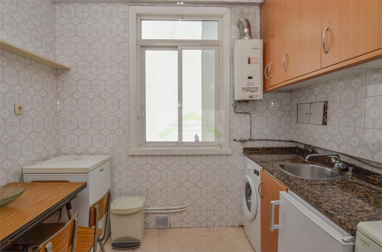 Foto 5 ESTUDIANTES.- Piso de 96m2, zona Mallos (Avenida Arteixo/Rda Outeiro).- 