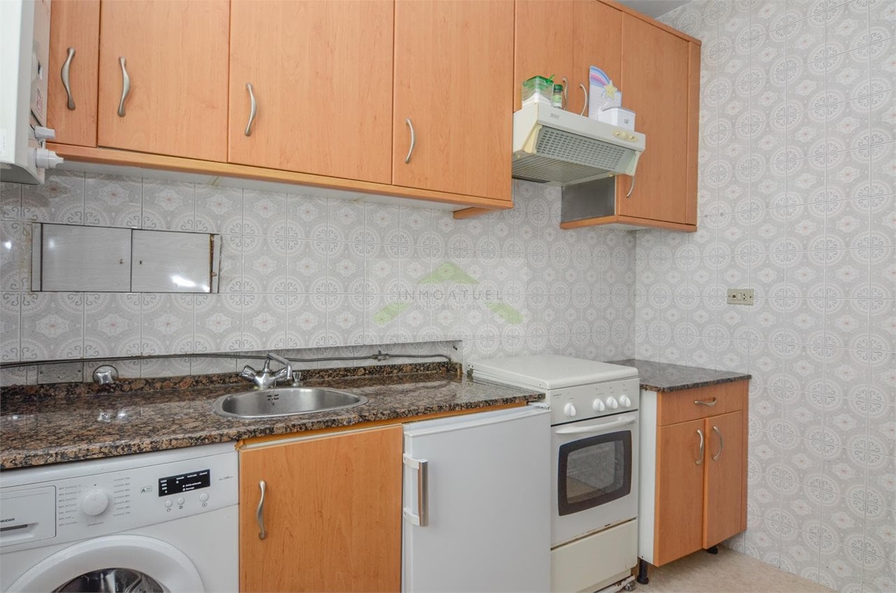 Foto 7 ESTUDIANTES.- Piso de 96m2, zona Mallos (Avenida Arteixo/Rda Outeiro).- 