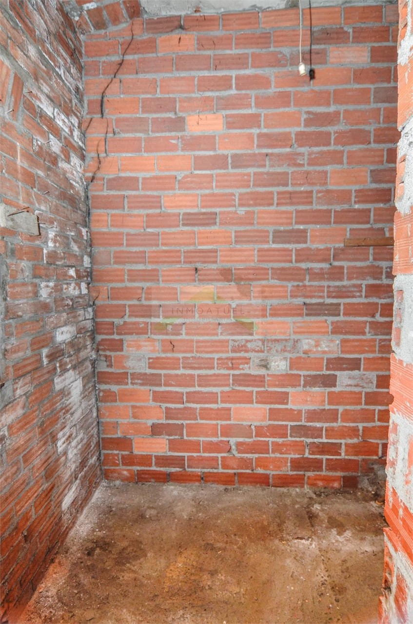 Foto 12 Local a pie de calle de 171m2, zona Mallos para uso comercial o residencial.- 
