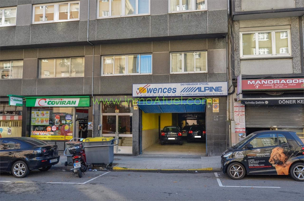Foto 1 Local comercial a pie de calle de 105m2, zona Mallos, sobre Avenida Arteixo.- 