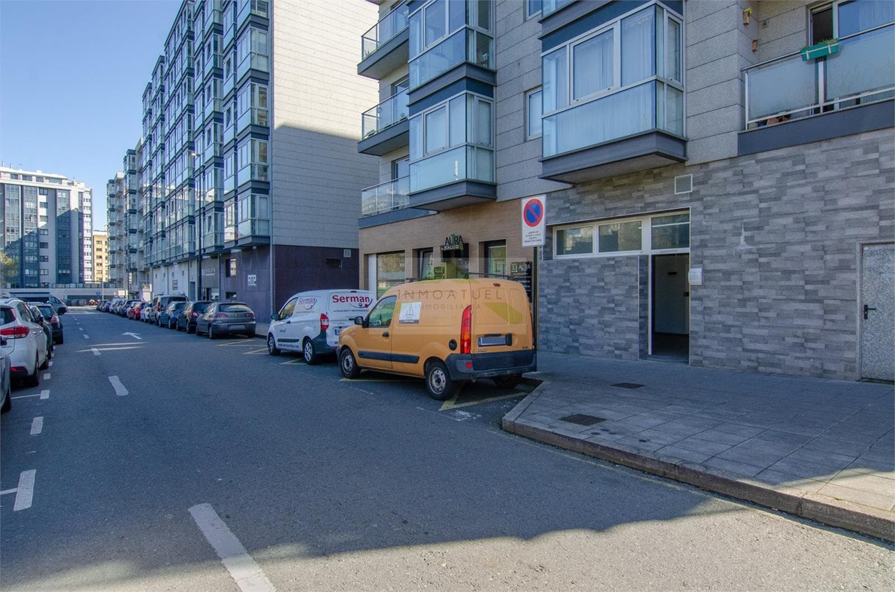 Foto 1 Local comercial de 132m2 ubicado en Vioño (frente al parque)