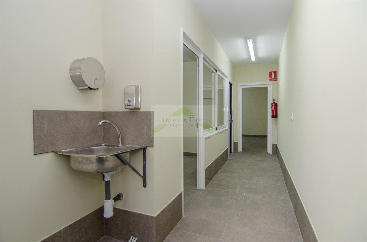 Foto 5 Local comercial de 132m2 ubicado en Vioño (frente al parque)