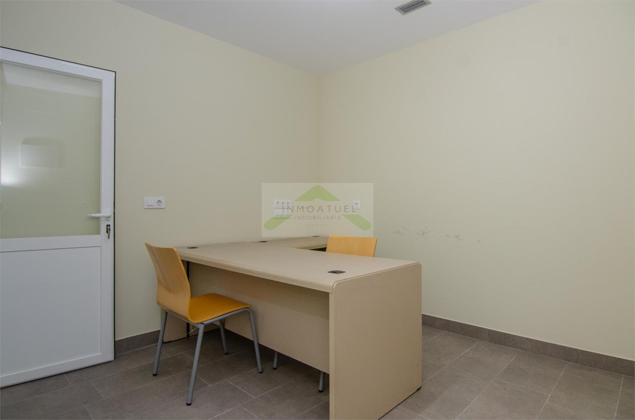 Foto 7 Local comercial de 132m2 ubicado en Vioño (frente al parque)