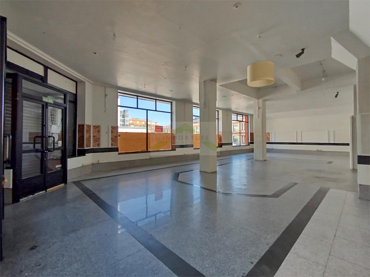 Foto 3 Local comercial de 171m2, zona Cuatro Caminos (C/Perpetuo Socorro).- 