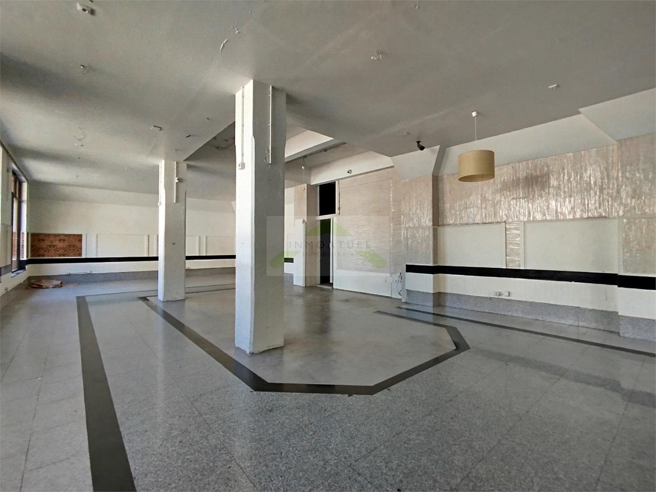 Foto 4 Local comercial de 171m2, zona Cuatro Caminos (C/Perpetuo Socorro).- 