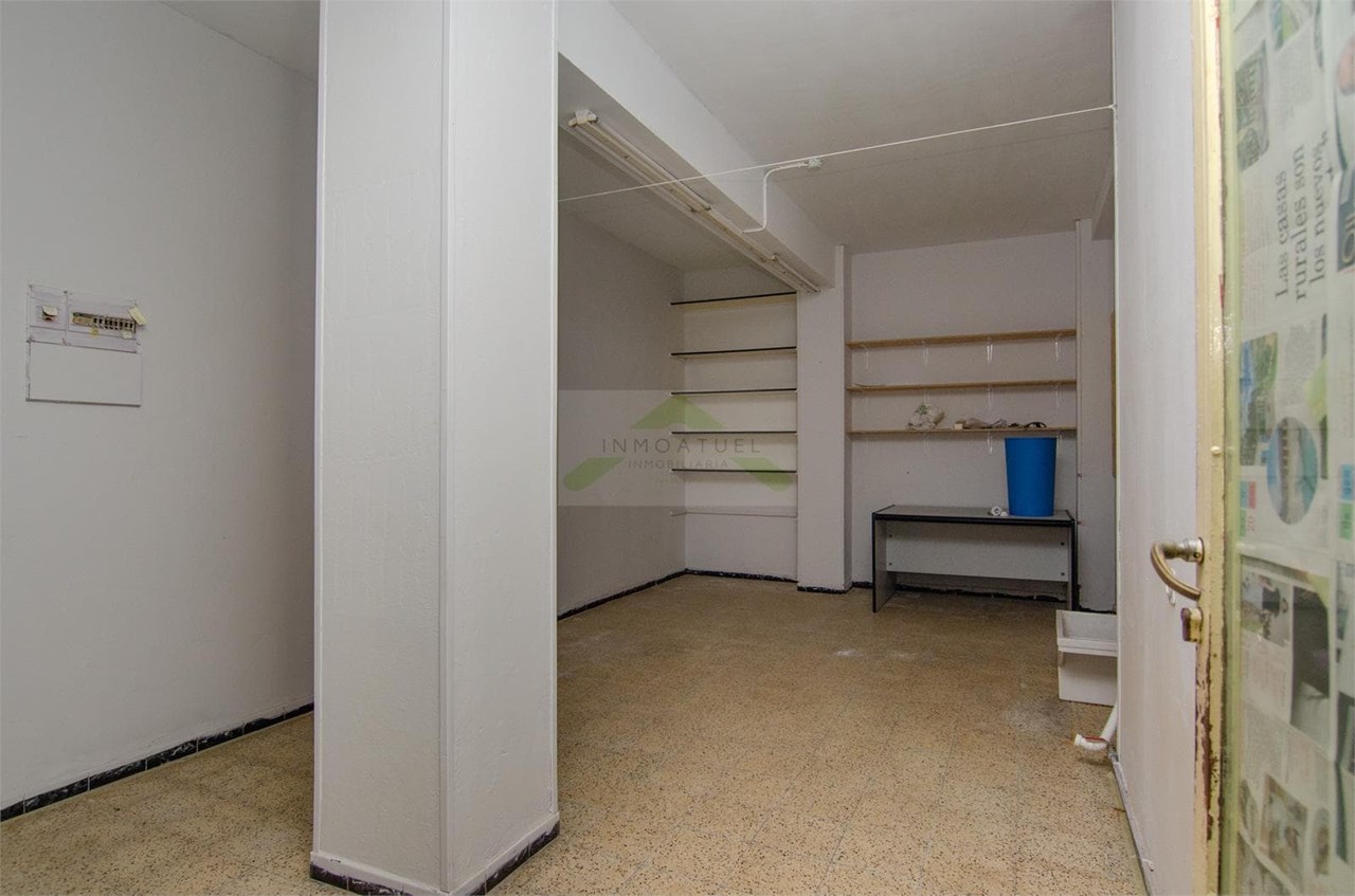 Foto 6 Local comercial de 20m2, zona Mallos (Avenida Mallos).- Ideal almacén o trastero.- 