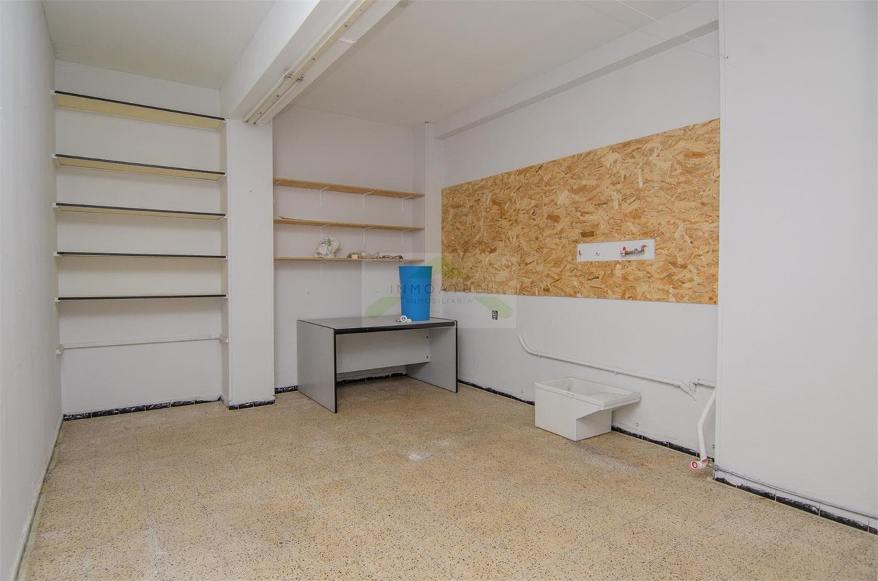 Foto 7 Local comercial de 20m2, zona Mallos (Avenida Mallos).- Ideal almacén o trastero.- 