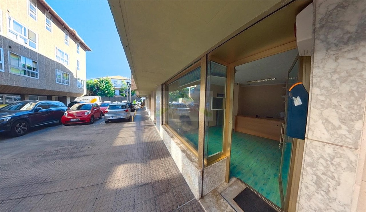 Foto 1 Local comercial de 28m2, zona Santa Cristina (Oleiros).- 