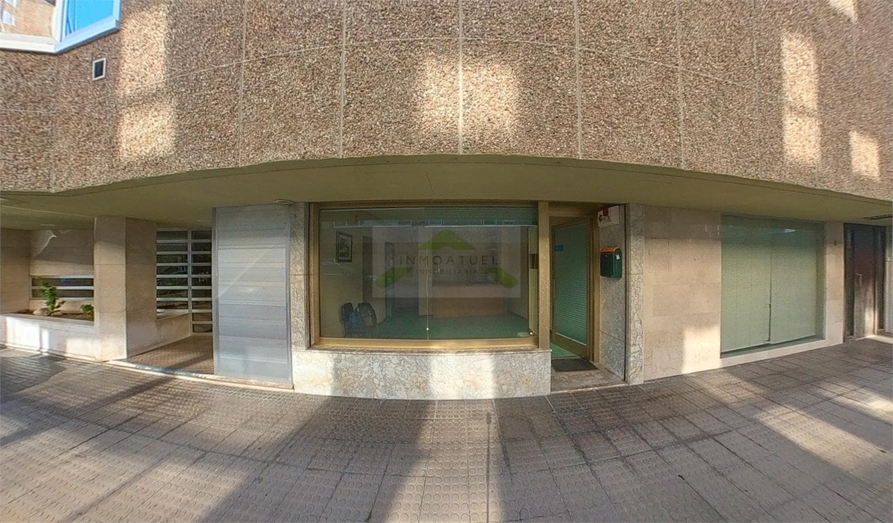 Foto 2 Local comercial de 28m2, zona Santa Cristina (Oleiros).- 