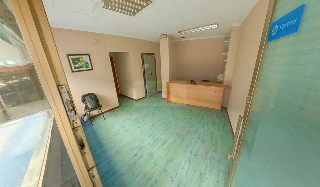 Foto 3 Local comercial de 28m2, zona Santa Cristina (Oleiros).- 