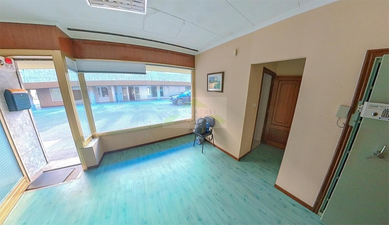 Foto 4 Local comercial de 28m2, zona Santa Cristina (Oleiros).- 