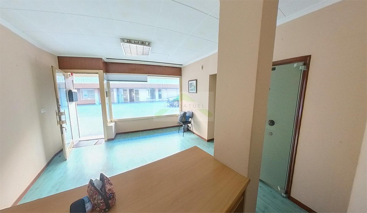 Foto 5 Local comercial de 28m2, zona Santa Cristina (Oleiros).- 
