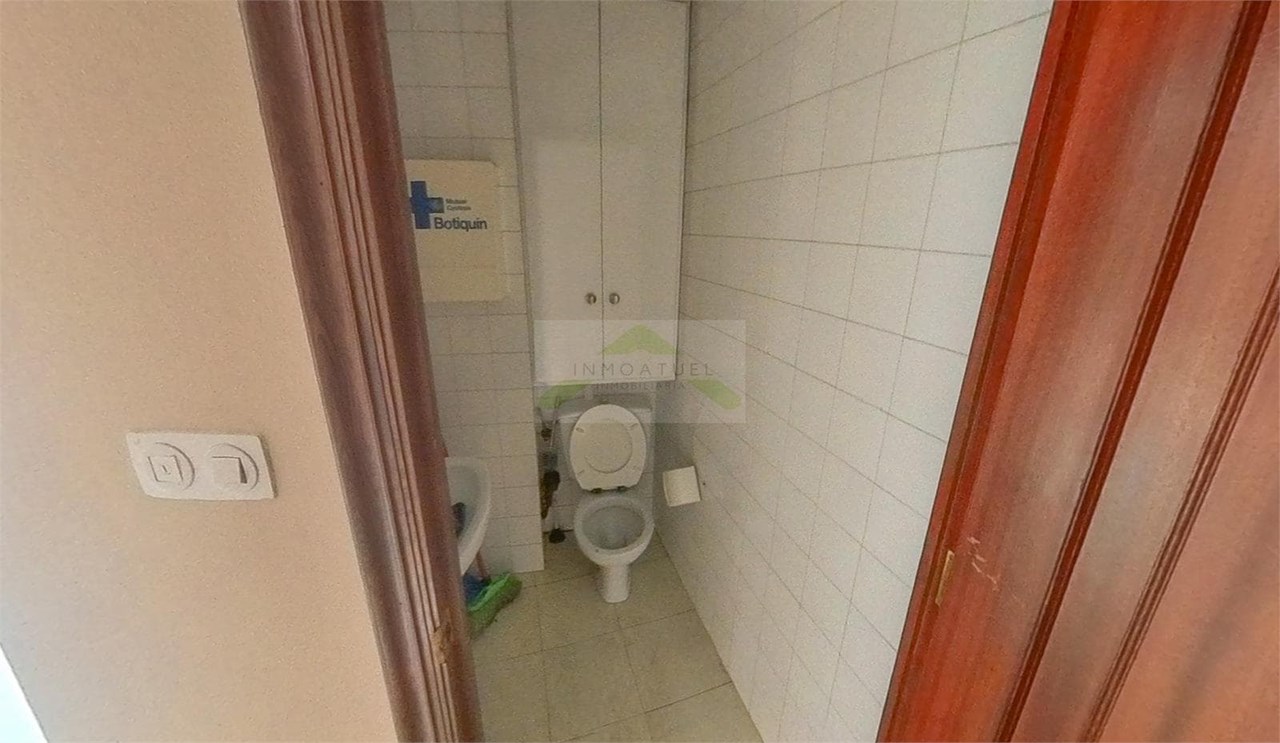 Foto 6 Local comercial de 28m2, zona Santa Cristina (Oleiros).- 