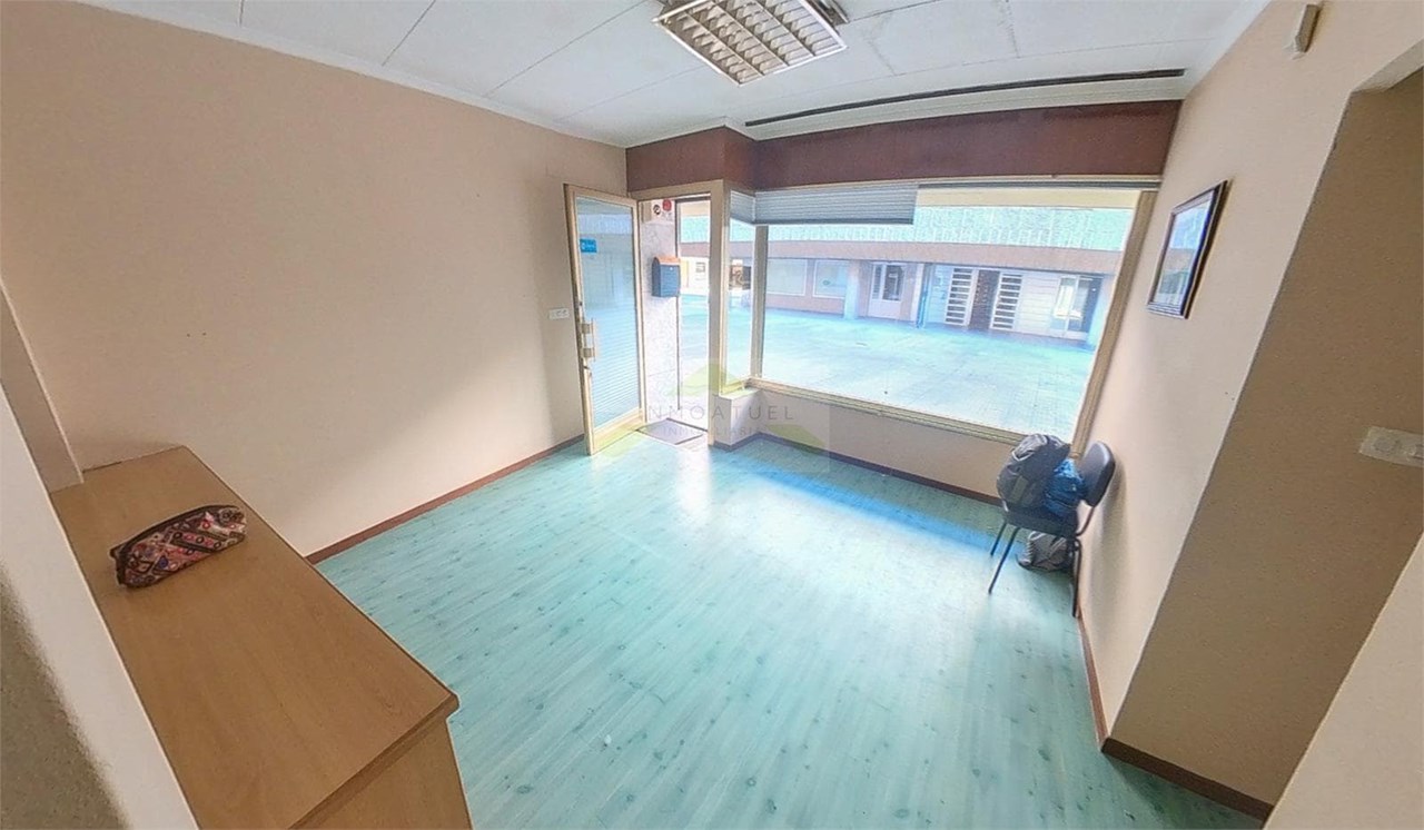 Foto 7 Local comercial de 28m2, zona Santa Cristina (Oleiros).- 