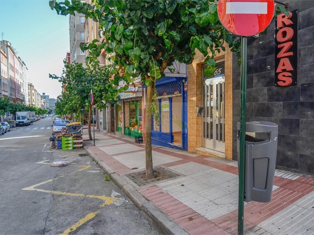 Local comercial de 32m2 sobre Avenida Mallos, próximo a Rda.Outeiro.-  - A Coruña