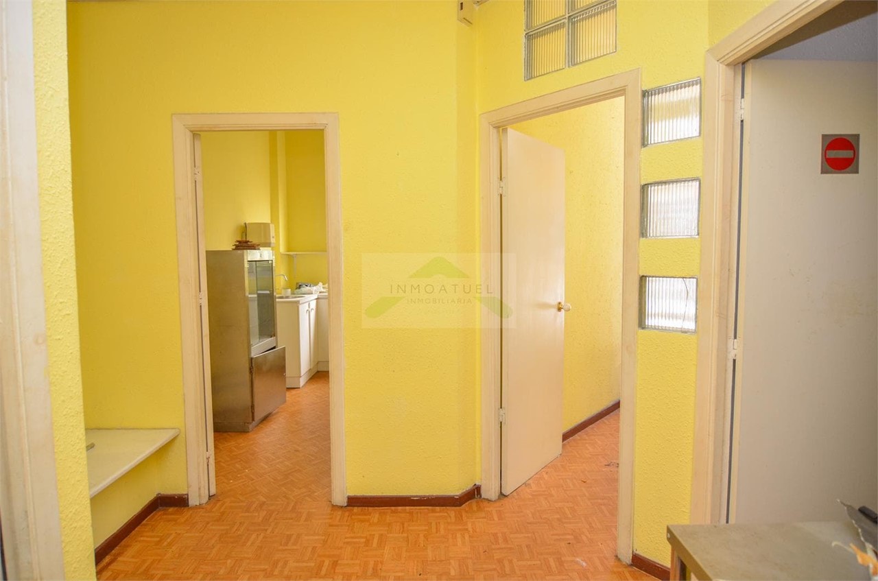 Foto 6 Local comercial de 37m2, zona Monte Alto.- 