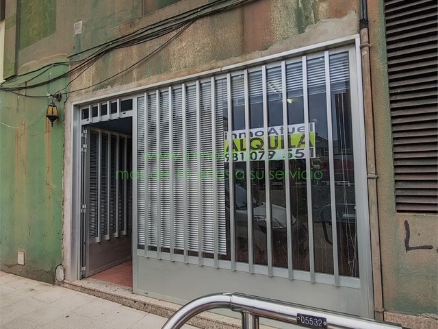 Local comercial de 38m2, zona Mallos frente al Centro Cívico.  - A Coruña